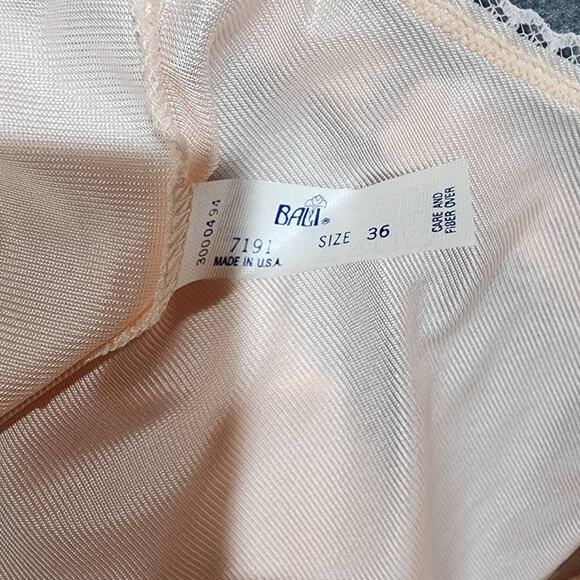 Beautiful Bali Slip Lingerie Nightgown Peach/Pink Lacy Nylon Size 36 - Picture 4 of 7